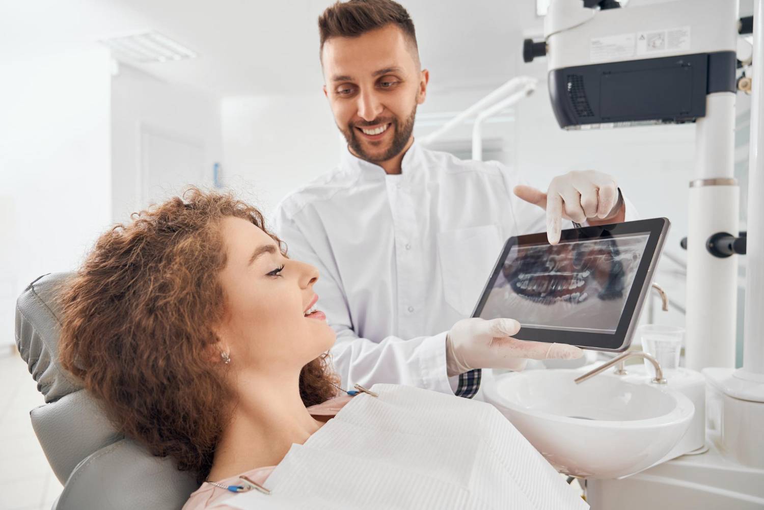 Read more about the article Clear Aligners with Smart Sensor Technology: The Future of Orthodontics